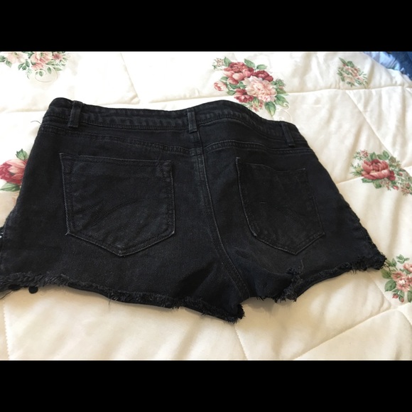 No Boundaries Black Shorts lace appliqué Pockets - Picture 2 of 4